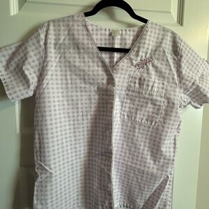 Pajama top with floral embroidery